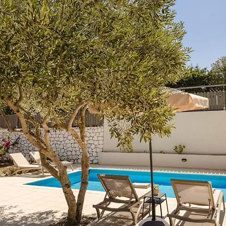 Villa Isalos By Vintage Travel